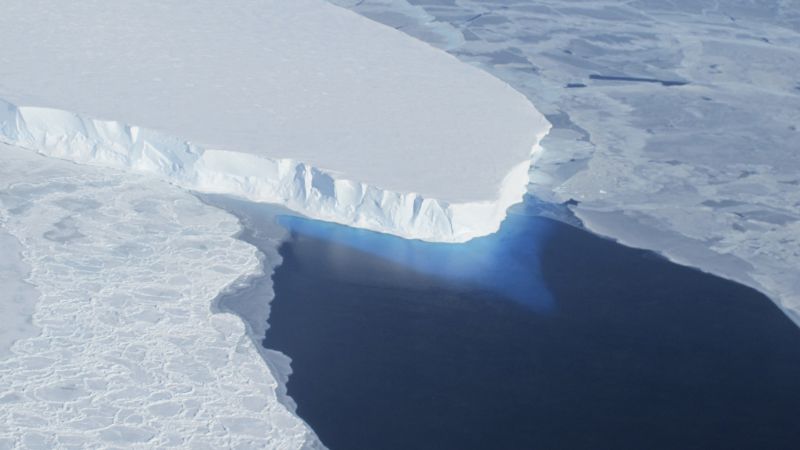 Океанская вода устремляется на многие мили под «ледником Судного дня», что может привести к катастрофическим последствиям для повышения уровня моря.