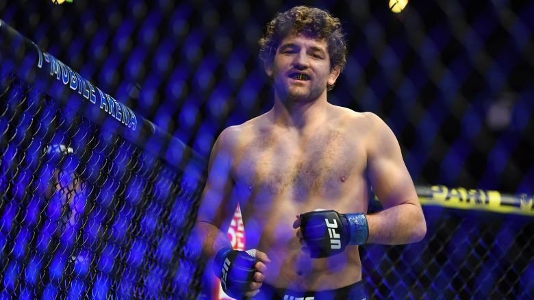 Ben Askren has undergone a double lung transplant after battling sudden pneumonia.