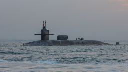 uss georgia عبور الخليج، خارجة من زيارة الصيانة واللوجستيات في المنامة، البحرين، في 27 ديسمبر 2020.
