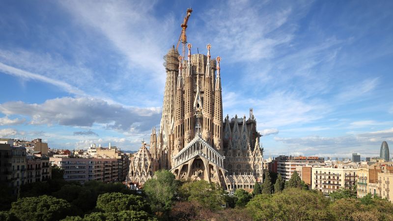 Саграда Фамилия в Барселона най накрая ще бъде завършена през 2026