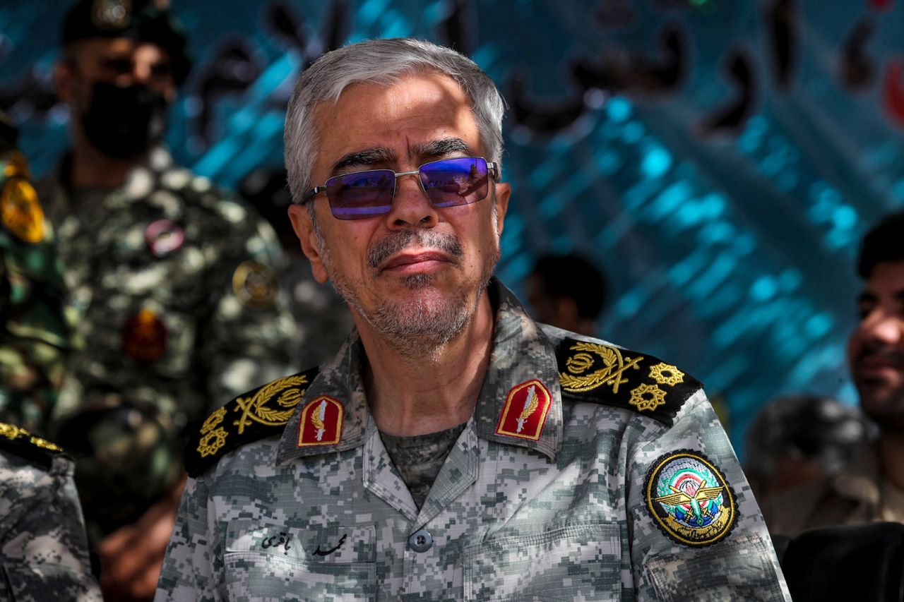 Muhammed Bagheri, 8 Eylül 2022'de elde edilen bu dağıtım görüntüsünde İran'ın İsfahan kentinde bir askeri tatbikata katılıyor.