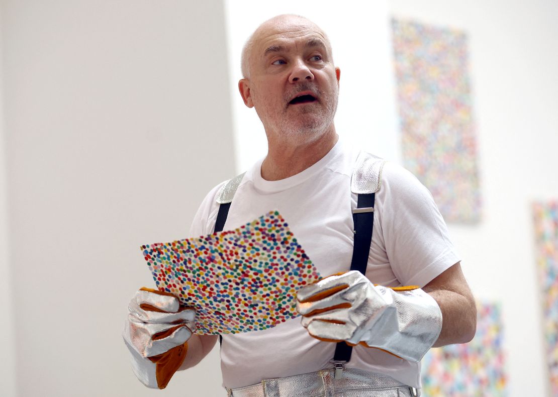 Damien Hirst est l'un des artistes britanniques les plus célèbres.