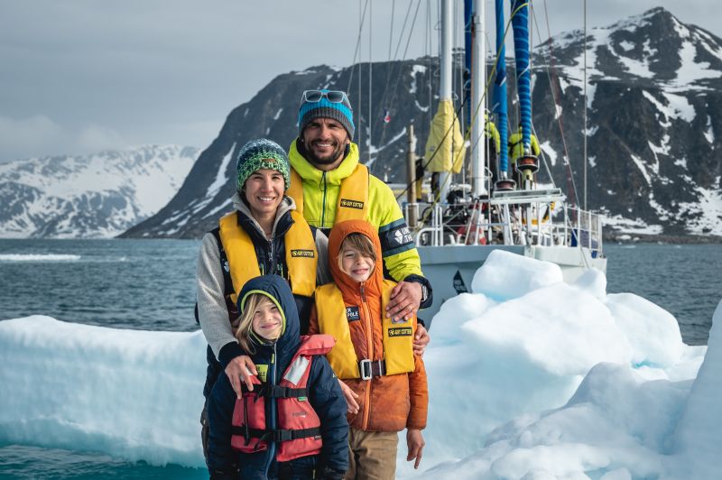 Esta família passa meses no mar explorando o oceano profundo. - jili slot