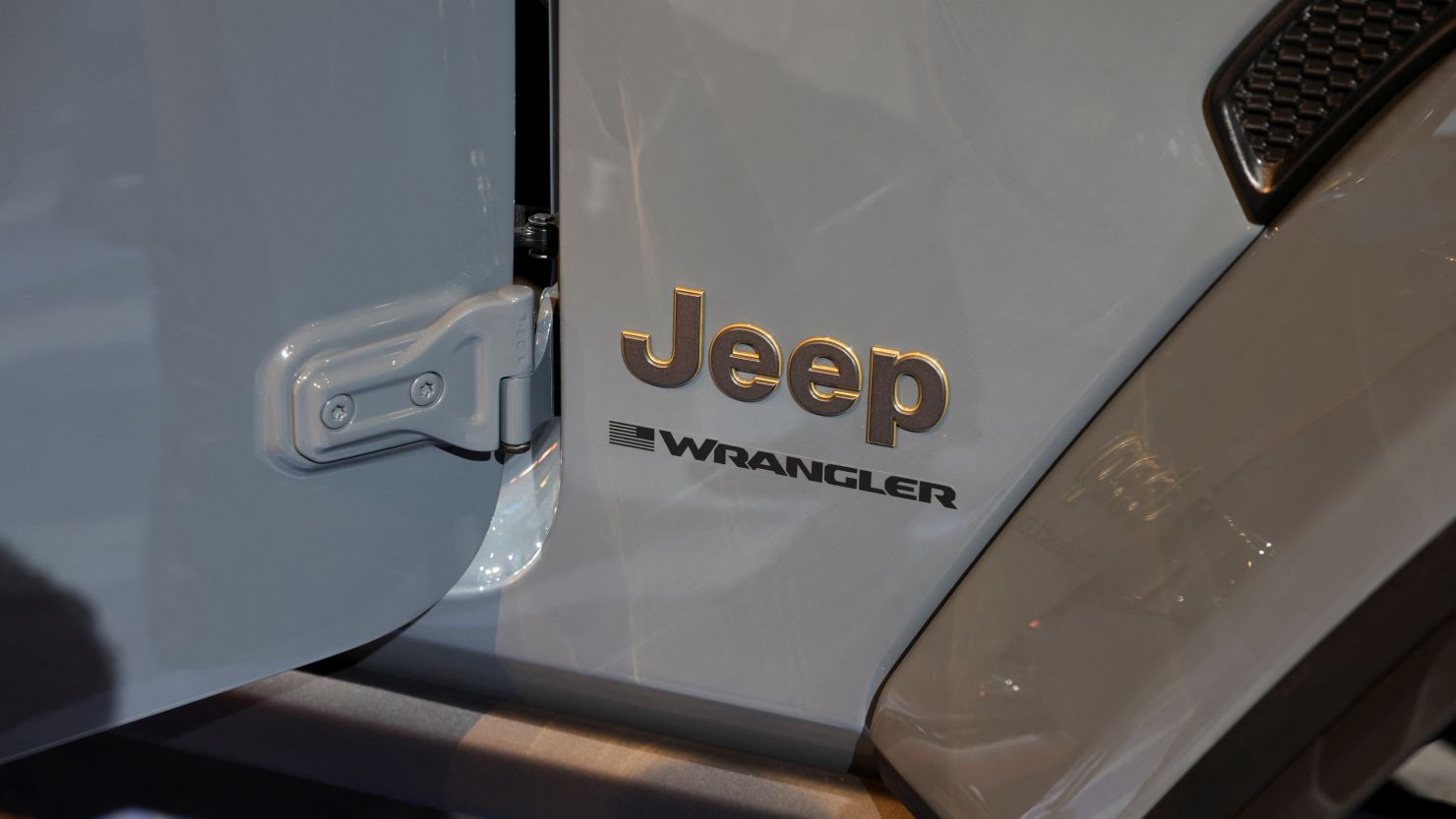 Stellantis recalls 194,000 Jeep plugin hybrids over fire risks CNN