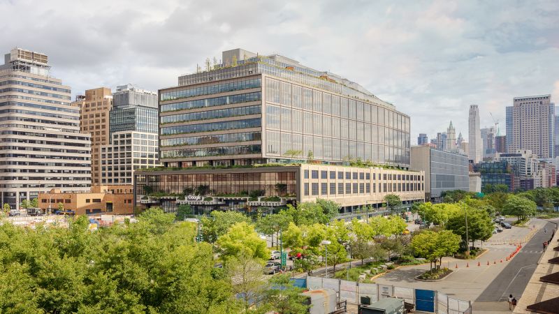 Google opens New York headquarters in repurposed 1930s railway terminal | CNN