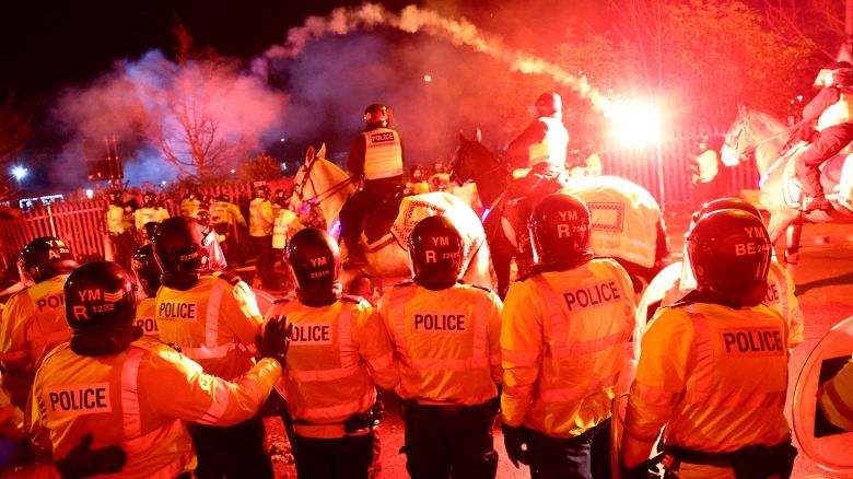 Soccer Football - Europa Conference League - Group E - Aston Villa v Legia Warsaw - Villa Park, Birmingham, Britain - November 30, 2023Legia Warsaw fans let off flares as they clash with police officers outside the stadium before the match REUTERS/Carl Recine     TPX IMAGES OF THE DAY     