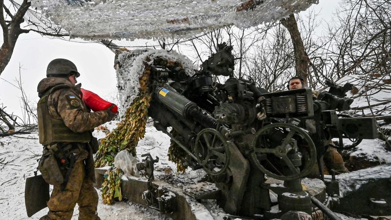 Докато Русия печели, Украйна се нуждае от повече войници. Но разширяването на черновата е спорно