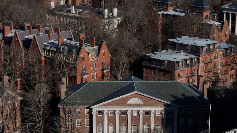 Служител по антисемитизма в Харвард внезапно подава оставка от новата работна група