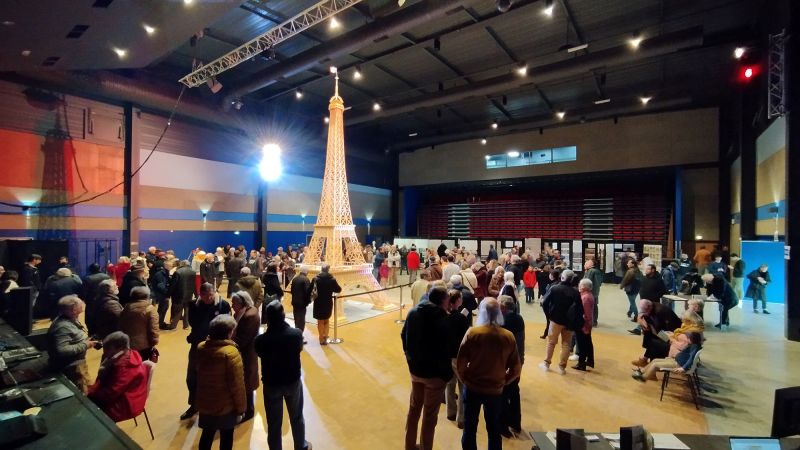 Радост за производителя на най-високата кибритена Айфелова кула, тъй като Световните рекорди на Гинес отменя първоначалното отхвърляне