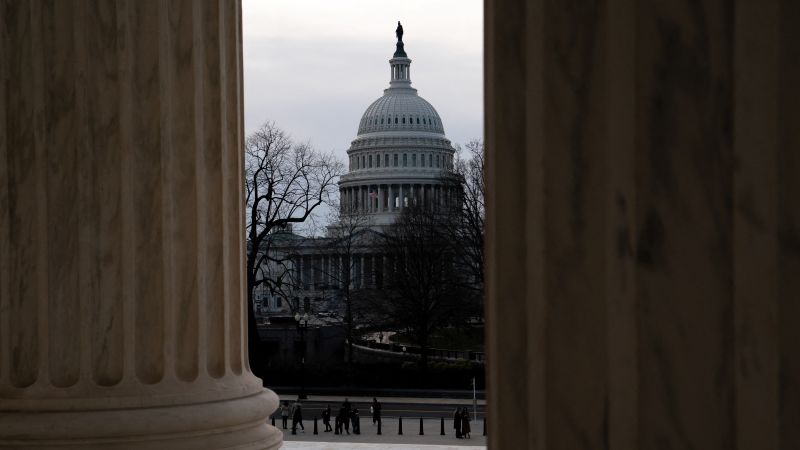 Сенатът работи през уикенда върху законопроекта за чуждестранна помощ на