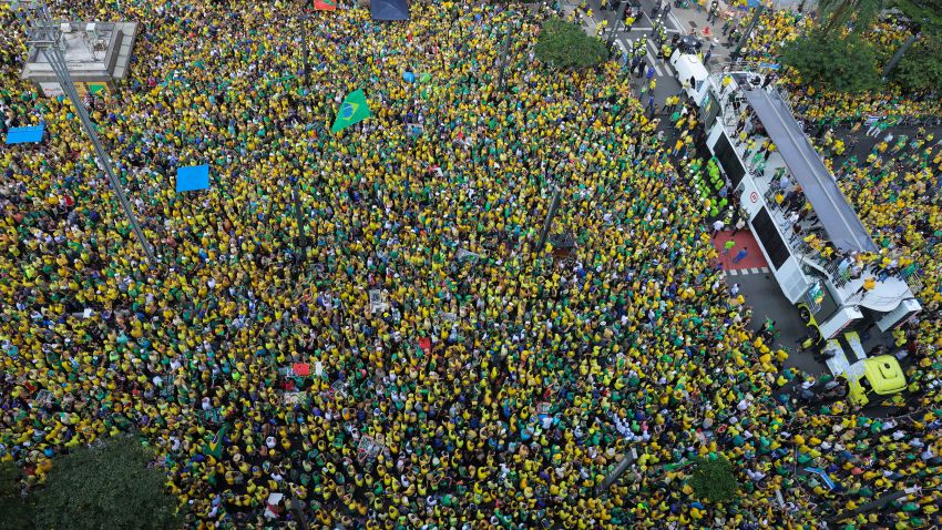 Supporters of the Brazil's former president Jair Bolsonaro take part a protest in Paulista Avenue, as police investigate him and his cabinet for allegedly plotting a coup after the 2022 election, in Sao Paulo, Brazil, February 25, 2024. REUTERS/Carla Carniel