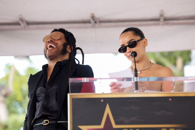 Zoë Kravitz Honored (and Lovingly Roasted) Dad Lenny Kravitz At His ...