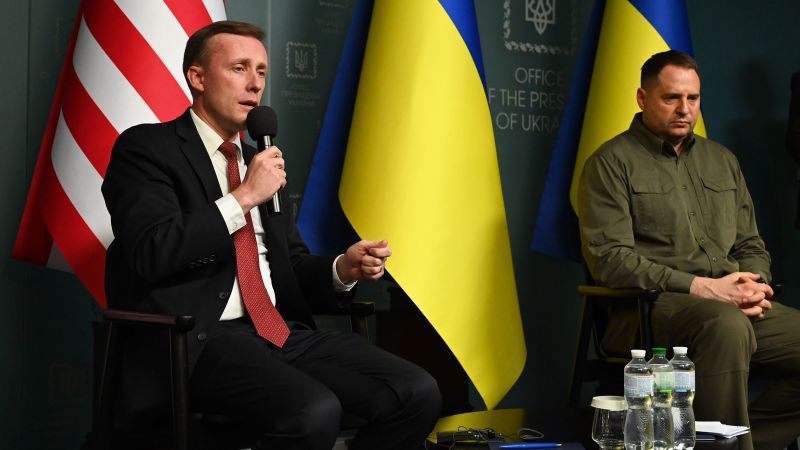 При посещението си в Киев Съливан е убеден, че Камарата на представителите на САЩ ще отпусне допълнителна помощ за Украйна, в крайна сметка