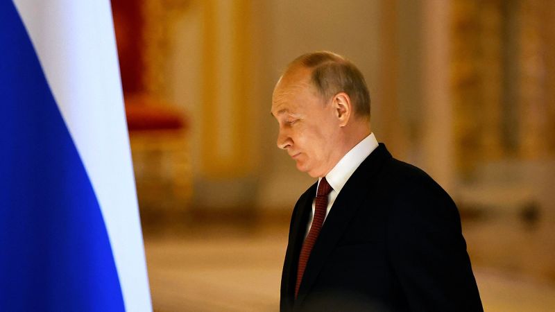 Едва седмица откакто Владимир Путин си осигури петия президентски мандат