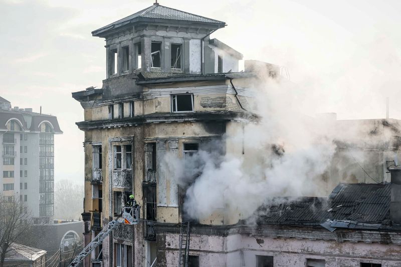 Rescuers work at a site of a building damaged during a Russian missile strike, amid Russia's attack on Ukraine, in Kyiv, Ukraine March 21, 2024. REUTERS/Alina Smutko
