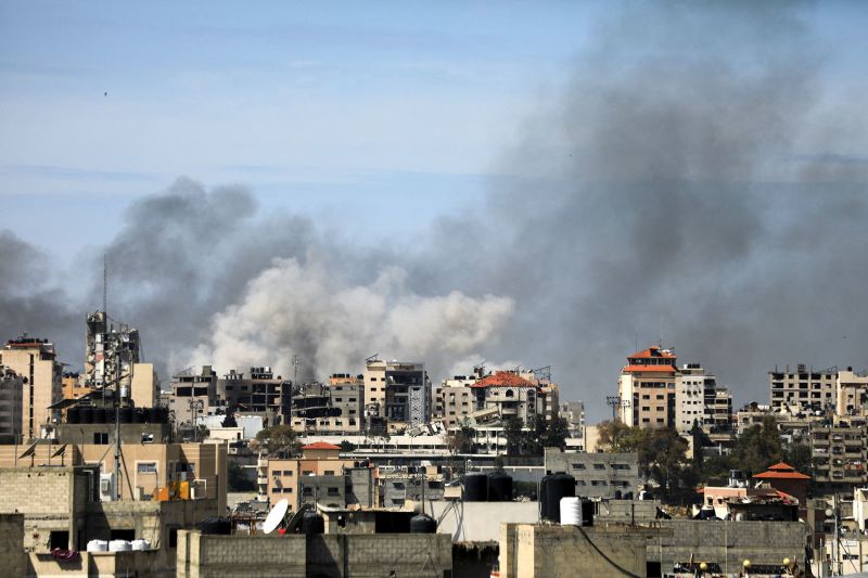 Smoke rises during an Israeli raid at Al Shifa hospital and the area around it, amid the ongoing conflict between Israel and the Palestinian Islamist group Hamas, in Gaza City, March 21, 2024. REUTERS/Dawoud Abu Alkas