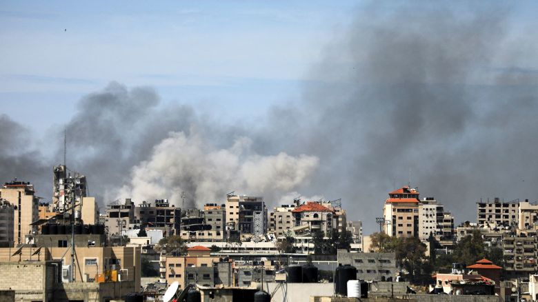 Smoke rises during an Israeli raid at Al Shifa hospital and the area around it, amid the ongoing conflict between Israel and the Palestinian Islamist group Hamas, in Gaza City, March 21, 2024. REUTERS/Dawoud Abu Alkas