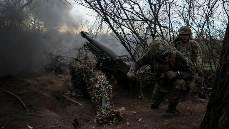 Servicemen of the 12th Special Forces Brigade Azov of the National Guard of Ukraine fire a howitzer towards Russian troops, amid Russia's attack on Ukraine, in Donetsk region, Ukraine April 5, 2024. REUTERS/Sofiia Gatilova