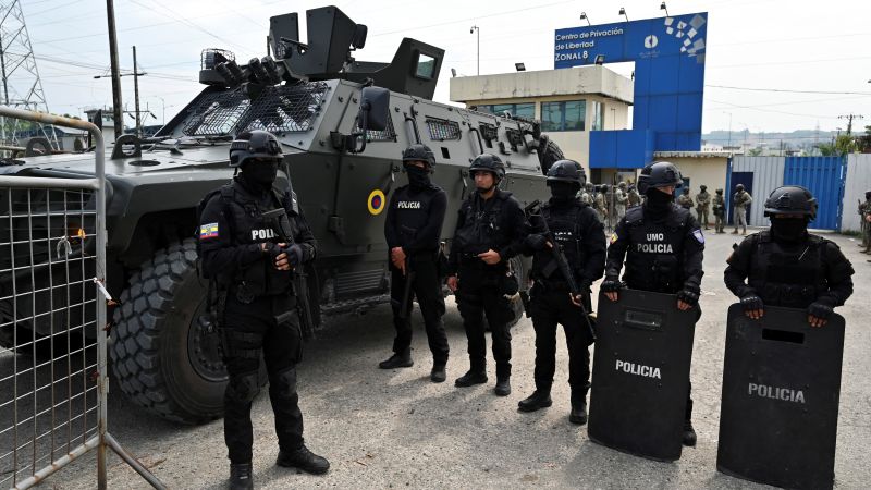 Еквадор е изправен пред възмущение, след като щурмува мексиканското посолство, за да арестува бившия вицепрезидент