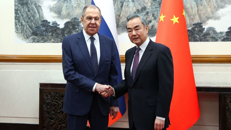 Президент Китая Си встретился с российским Лавровым, когда два партнера говорили об укреплении связей Президент Китая Си встретился с российским Лавровым, когда два партнера говорили об укреплении связей