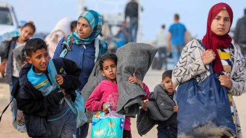 Palestinians, who were displaced by Israel's military offensive on south Gaza, make their way as they attempt to return to their homes in north Gaza through an Israeli checkpoint, amid the ongoing conflict between Israel and Hamas, as seen from central Gaza Strip April 15, 2024. REUTERS/Ramadan Abed     TPX IMAGES OF THE DAY     