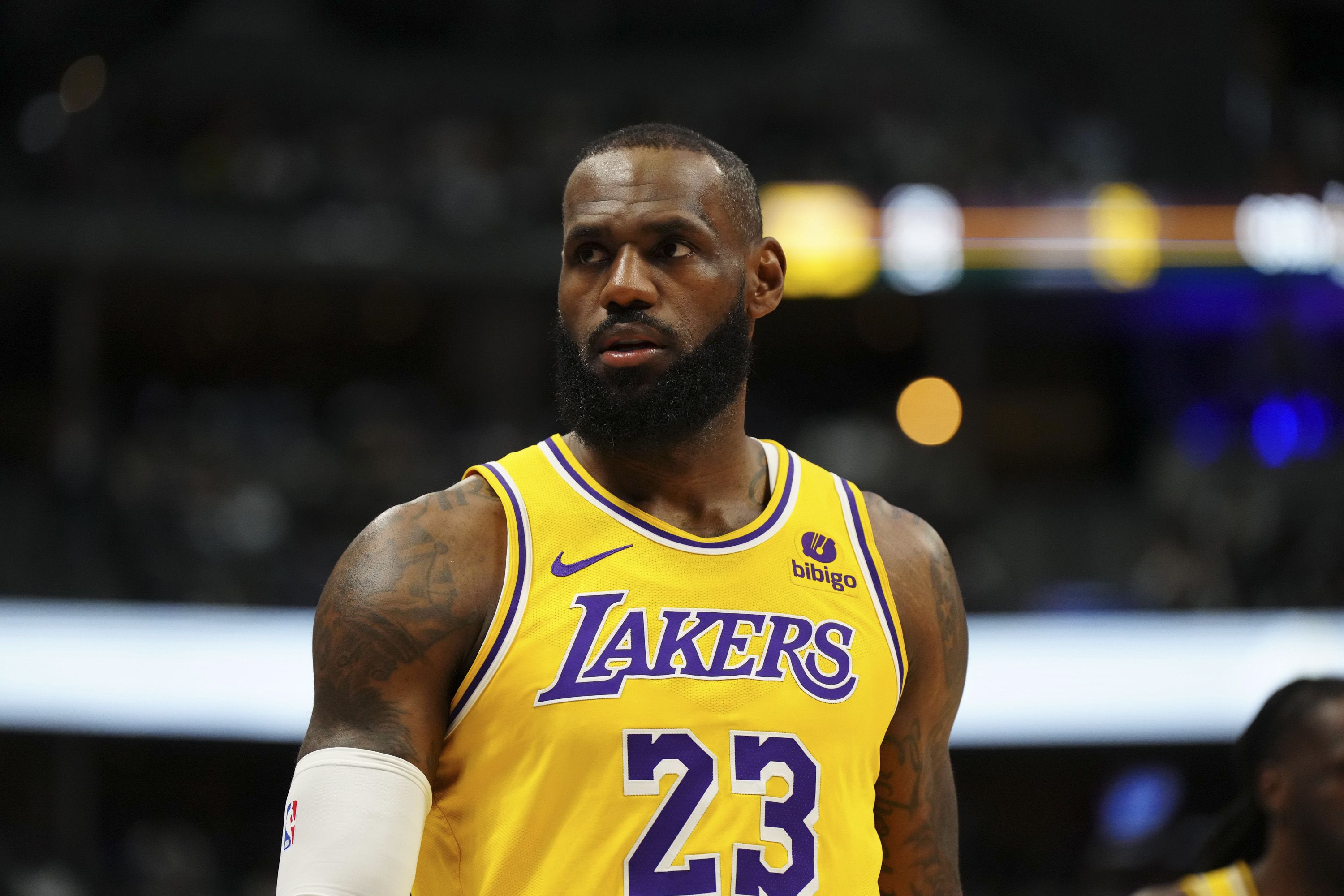 2024-04-23t032308z-1376553436-mt1usatoday23092296-rtrmadp-3-nba-playoffs-los-angeles-lakers-at-denver-nuggets-2.jpg