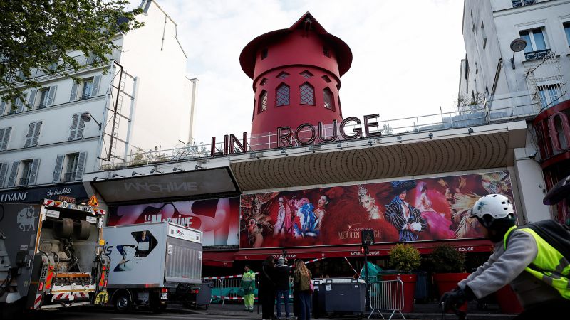 Blades fall off Moulin Rouge windmill in Paris