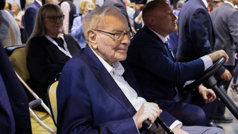 Berkshire Hathaway’s operating earnings surge 71% with record cash pile | CNN Business