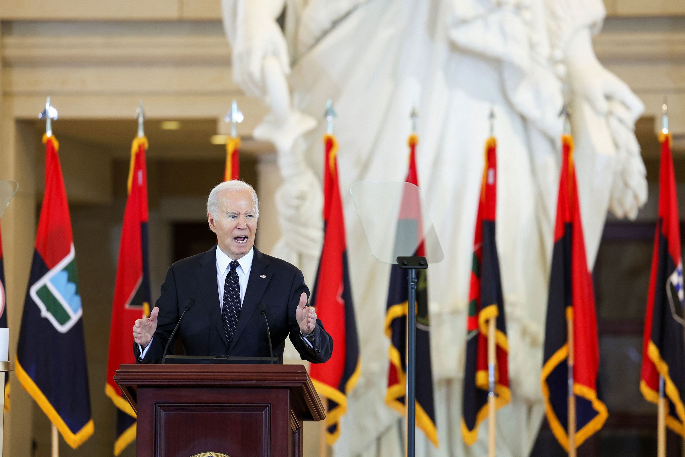 Biden criticizes hatred and emphasizes support for Israel during Holocaust Remembrance Ceremony.