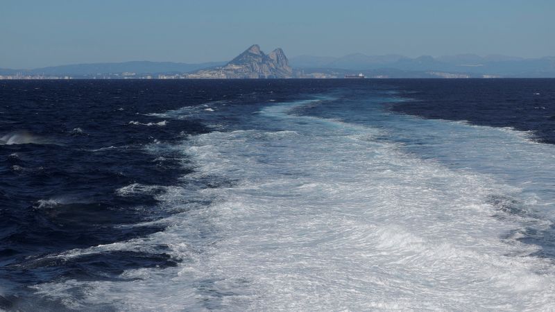 Orcas потъва ветроходна яхта в Гибралтарския пролив