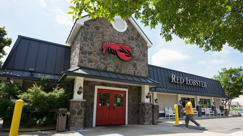 A customer enters a Red Lobster restaurant, the U.S.-based chain that filed for Chapter 11 bankruptcy protection, in Alexandria, Virginia, U.S., May 20, 2024.