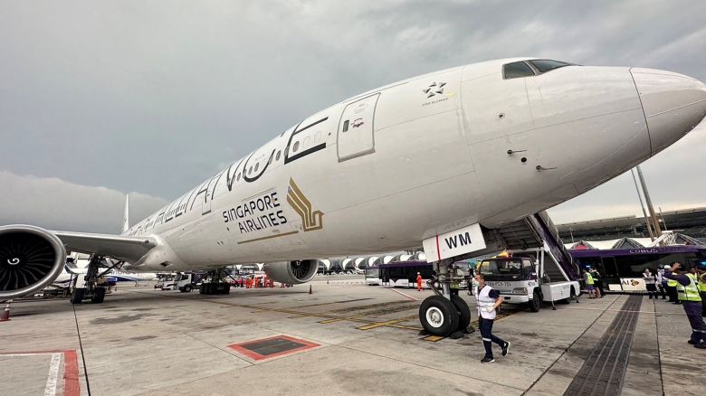 A Singapore airline aircraft is seen on tarmac after requesting an emergency landing at Bangkok's Suvarnabhumi International Airport, Thailand, May 21, 2024. Pongsak Suksi/Handout via REUTERS    THIS IMAGE HAS BEEN SUPPLIED BY A THIRD PARTY. MANDATORY CREDIT. NO RESALES. NO ARCHIVES  BEST QUALITY AVAILABLE