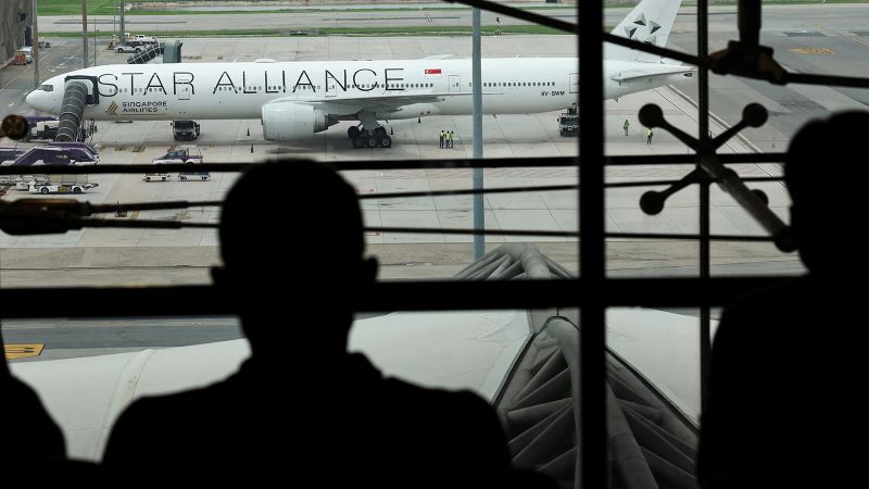 Singapore Airlines предлага обезщетение на пътници, пострадали от тежка турбуленция