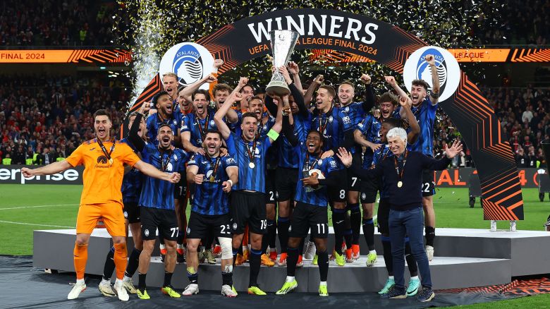 Soccer Football - Europa League - Final - Atalanta v Bayer Leverkusen - Aviva Stadium, Dublin, Ireland - May 22, 2024
Atalanta's Berat Djimsiti and Ademola Lookman lift the trophy with teammates after winning the Europa League Final REUTERS/Paul Childs