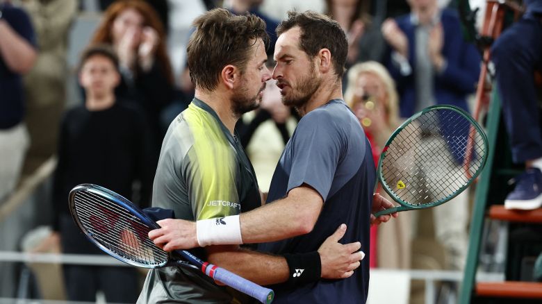 Tennis - French Open - Roland Garros, Paris, France - May 26, 2024
Switzerland's Stan Wawrinka embraces Britain's Andy Murray after winning their first round match REUTERS/Gonzalo Fuentes