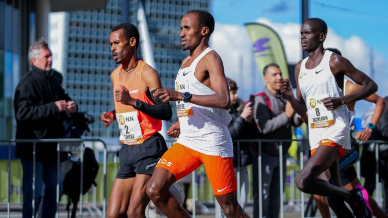 Dutch runner Abdi Nageeye wears a CGM (continuous glucose monitor) on his upper left arm as he competes in the 2022 Rotterdam marathon, in Rotterdam, Netherlands, April 2022. NN Running Team/Handout via REUTERS    THIS IMAGE HAS BEEN SUPPLIED BY A THIRD PARTY
