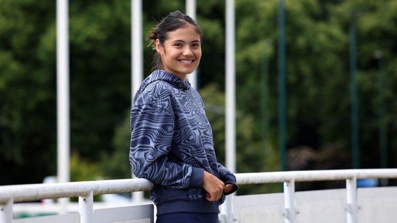 Tennis - Nottingham Open- Nottingham Tennis Centre, Nottingham, Britain - June 10, 2024 Britain's Emma Raducanu poses during the Nottingham open Action Images via Reuters/Andrew Boyers