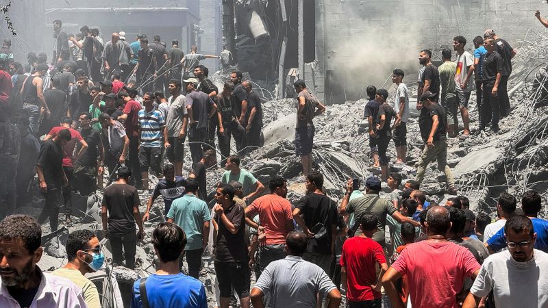 Повече от 50 души са убити или изчезнали при израелски удари срещу централна Газа, твърдят местни власти