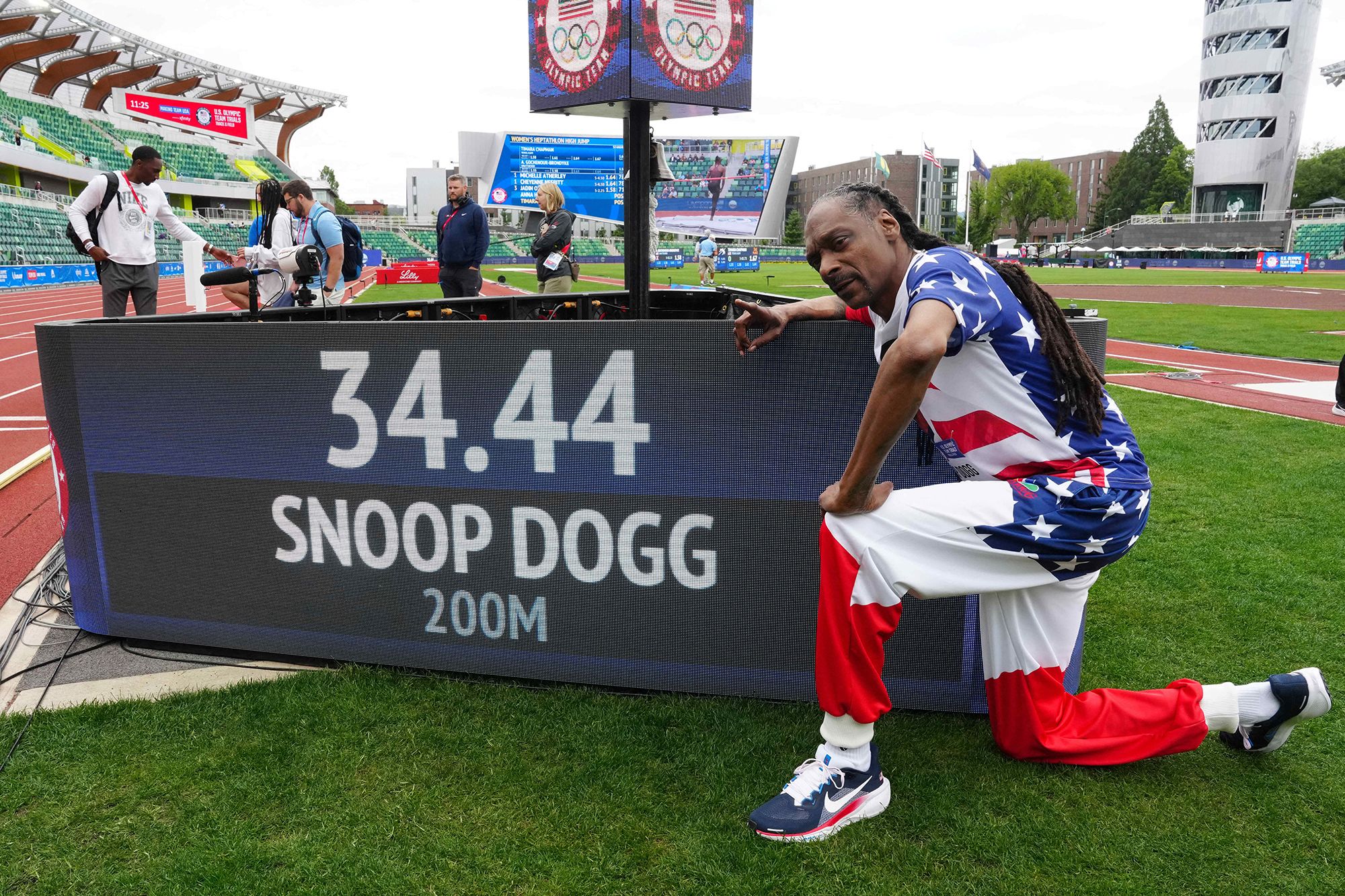 Snoop Dogg delivers mic drop moments at US trials as 52-year-old runs 200m  in 34.44 seconds | CNN