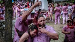 A reveller pours wine on fellow 'combatants' during the traditional 'Batalla del Vino' (Wine Battle), during which more than 40,000 litres of Rioja wine are thrown, on the Biblio cliffs in Haro, La Rioja, Spain, June 29, 2024. REUTERS/Marta Montana Gomez     TPX IMAGES OF THE DAY     