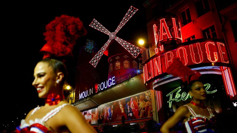 The famous Parisian windmill Moulin Rouge gets its wings back