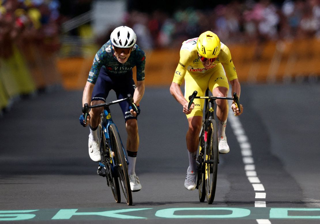 Vingegaard outsprints Pogačar during stage 11 of the Tour de France.