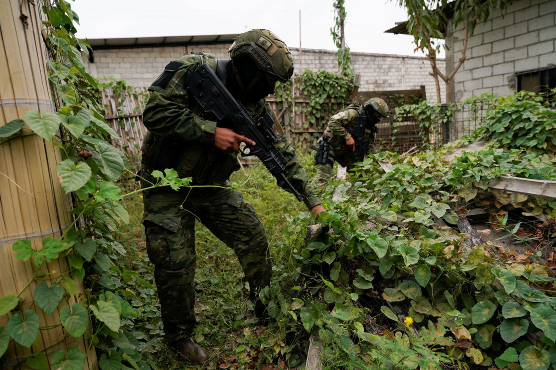 Soldiers search for members of drug gangs, hidden weapons or drugs during a government operation to return homes, allegedly stolen by drug gangs, to their rightful owners, in Duran, Ecuador July 19, 2024. REUTERS/Santiago Arcos  