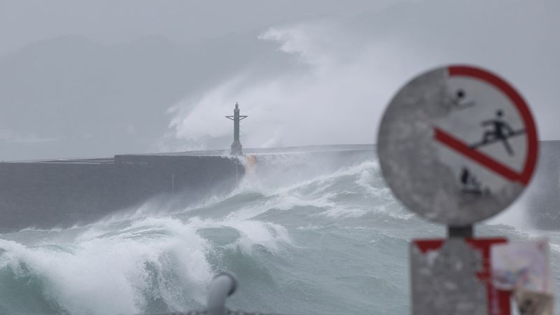 台风凯米（卡琳娜）向台湾移动，给菲律宾和中国带来强降雨威胁