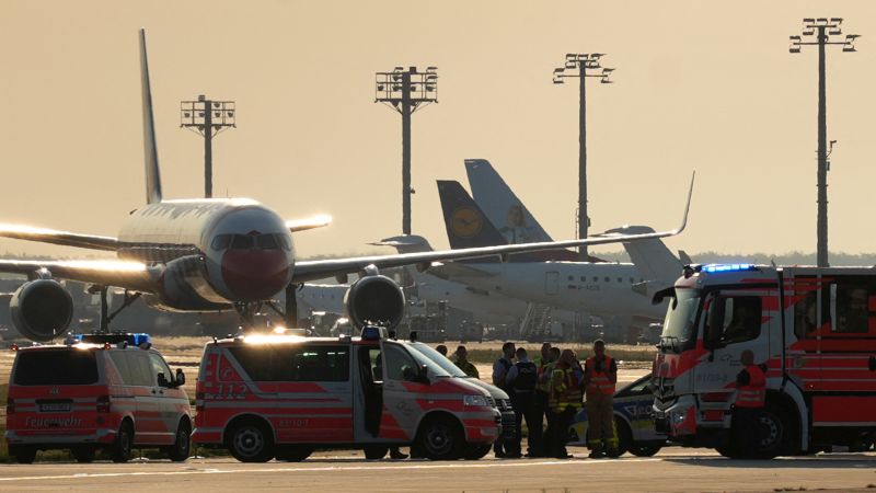 Най натовареното летище в Германия временно спря полетите в четвъртък