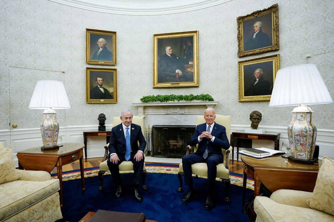 Presiden Joe Biden bertemu dengan Perdana Menteri Israel Benjamin Netanyahu di Ruang Oval Gedung Putih di Washington, DC, pada bulan Juli.