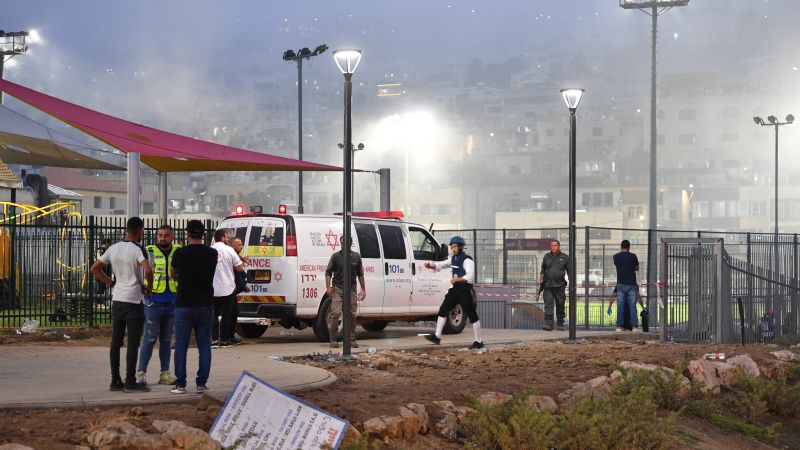 Israel sagt, die Hisbollah werde „den Preis zahlen“, nachdem sie für den Angriff auf ein Fußballstadion verantwortlich gemacht wurde, bei dem zwölf Menschen getötet wurden