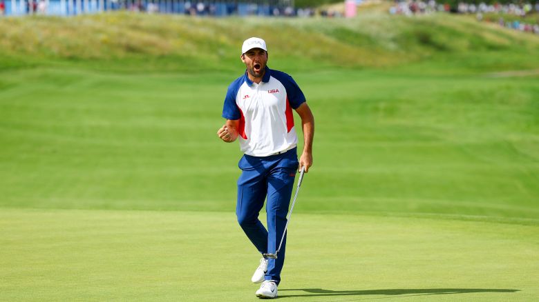 Scottie Scheffler celebrates during the men’s golf competition on Sunday.