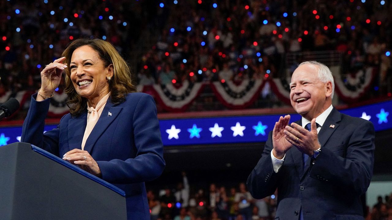 U.S. Vice President and Democratic presidential candidate Kamala Harris holds a campaign rally with her newly chosen vice presidential running mate Minnesota Governor Tim Walz in Philadelphia, Pennsylvania, U.S., August 6, 2024. REUTERS/Elizabeth Frantz