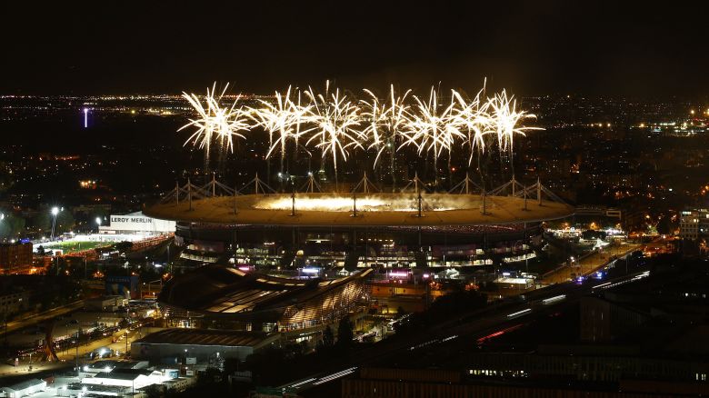 Paris 2024 Olympics - Ceremonies - Paris 2024 Closing Ceremony - Stade de France, Saint-Denis, France - August 11, 2024. General view of fireworks above the stadium during the closing ceremony. REUTERS/Kim Hong-Ji